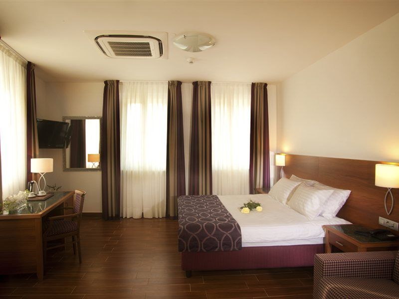 Hotel Galileo Prag Exterior foto